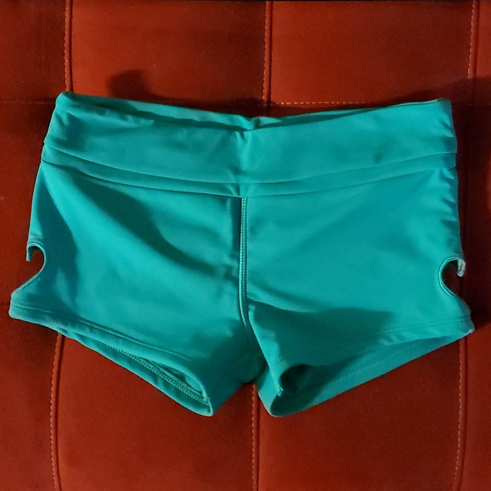 California Kisses Green dance shorts